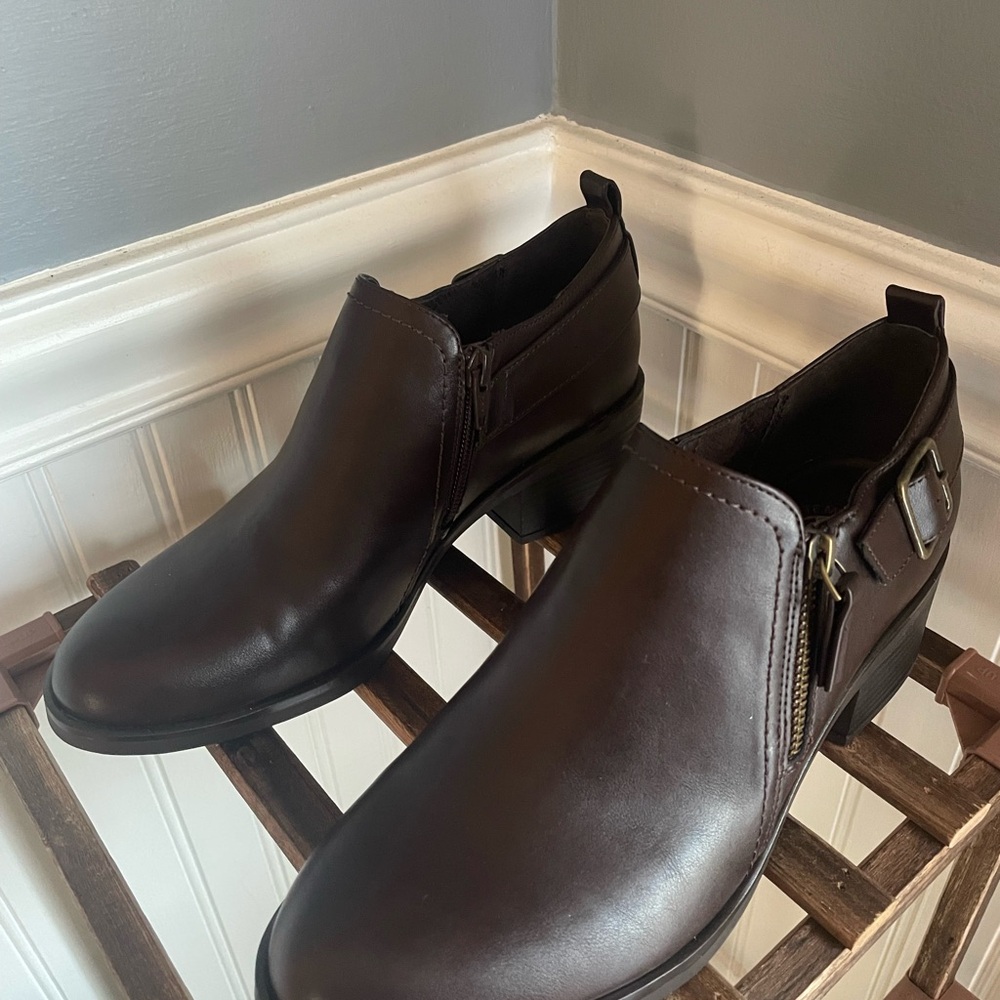 White Mountain Zip Up Ankle Boots in Dark Brown